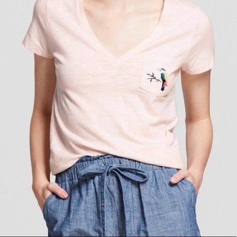 Cute pink embroidered shirt w bird on the pocket